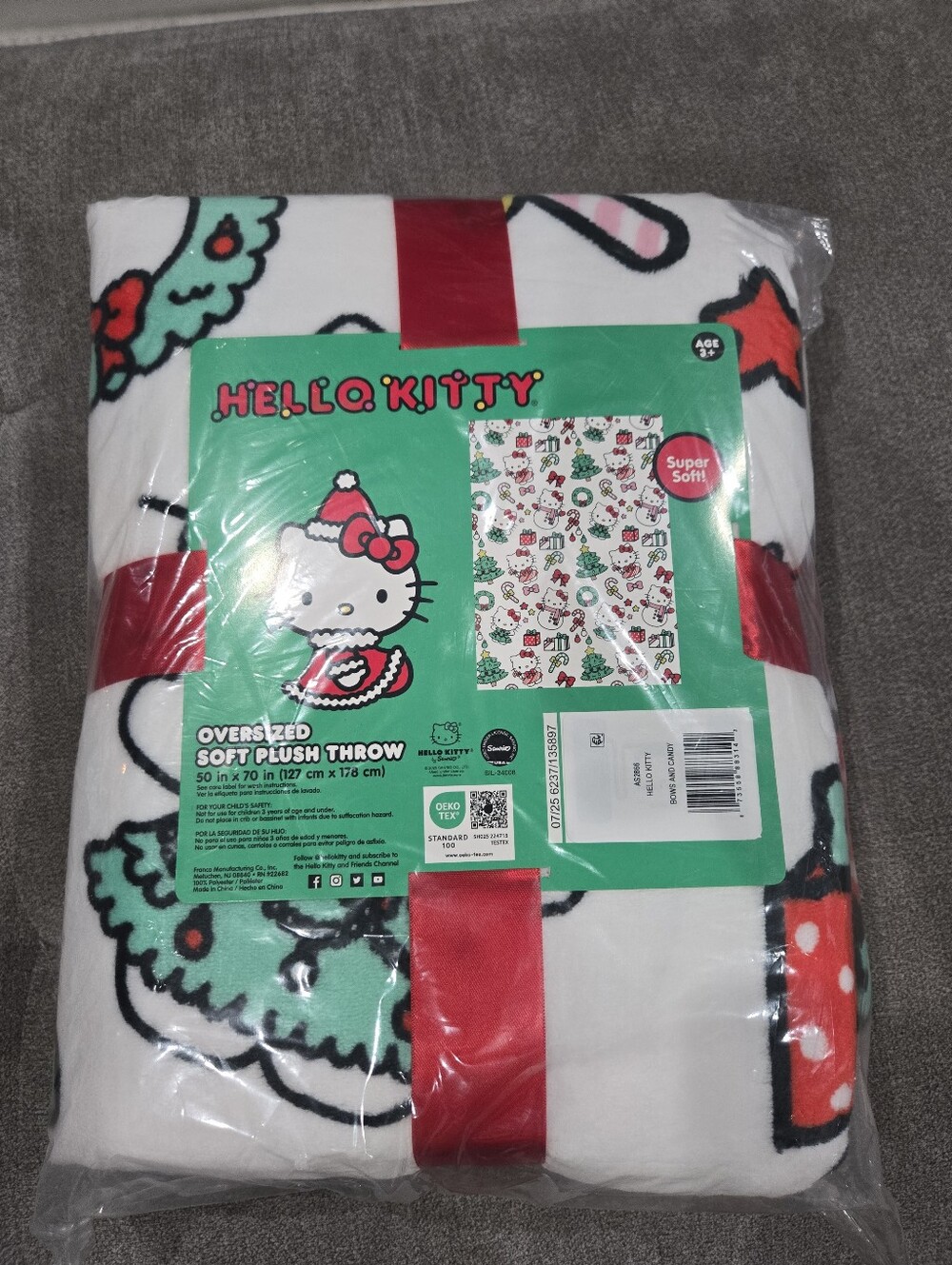 Hello Kitty White, Green & Red Plush Holiday Throw 50×70